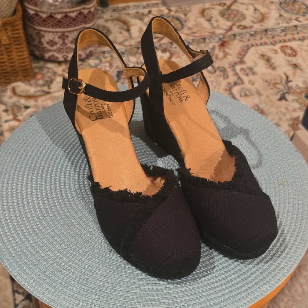 CROFT AND BARROW BRAND WOMEN'S BLACK WEDGE HEELS SIZE  7